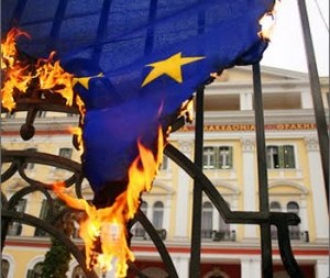 burning-euflag1_Greek_Crisis_EU